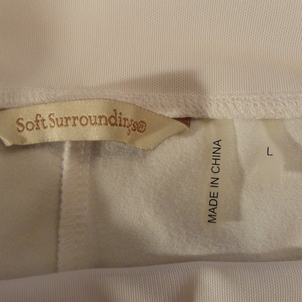 Soft Surroundings size Large capris leggings white